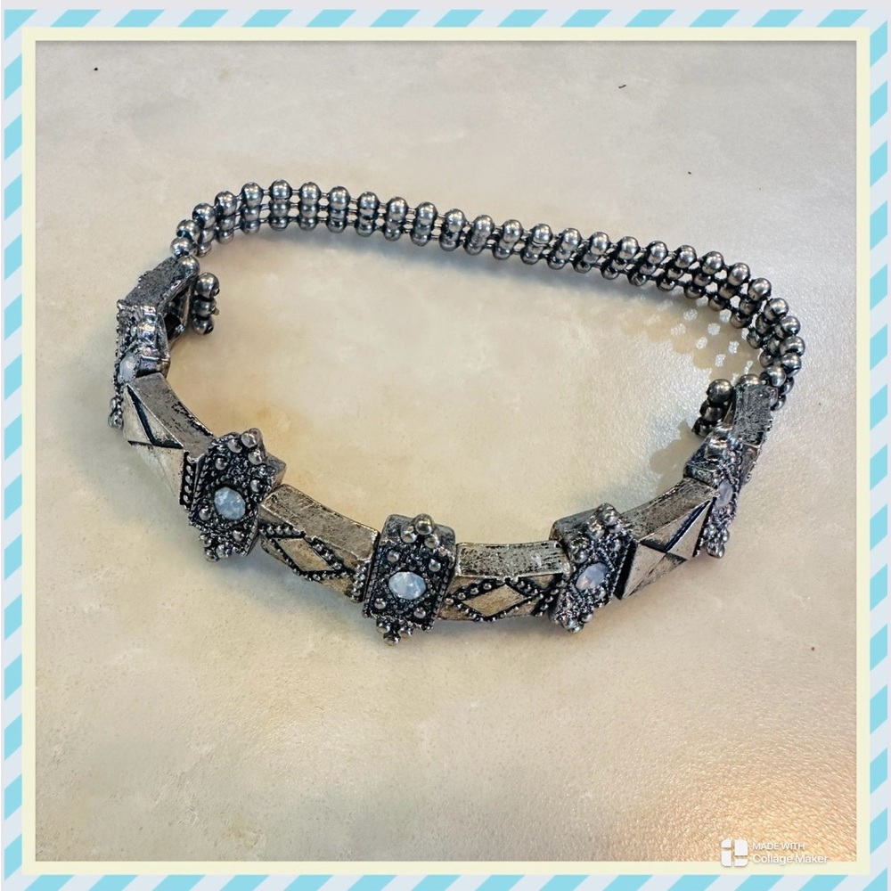 Elegant Silver Bracelet with Intricate Detailing